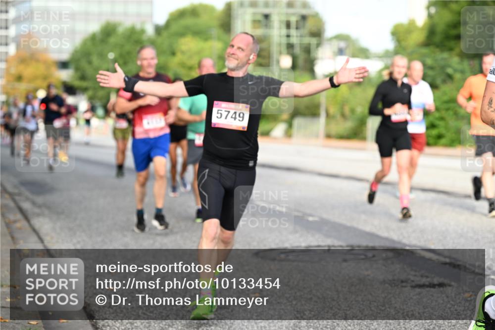 06.09.2026 - CURREX Alsterlauf Dr. Thomas Lammeyer http://msf.ph/oto/10133454 06.09.2026 09:58:19 Laufen 5749 meine-sportfotos.de