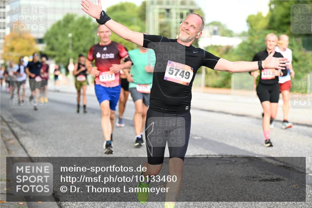 06.09.2026 - CURREX Alsterlauf Dr. Thomas Lammeyer http://msf.ph/oto/10133460 06.09.2026 09:58:20 Laufen 4117, 5749 meine-sportfotos.de