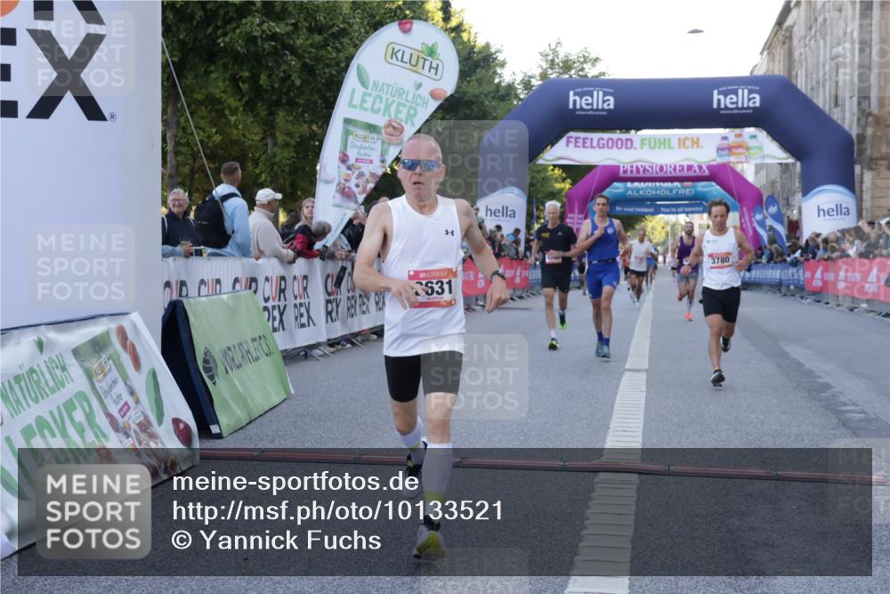 06.09.2026 - CURREX Alsterlauf Yannick Fuchs http://msf.ph/oto/10133521 06.09.2026 09:41:08 Ziel 2631, 3780, 4172, 4243, 4758, 5623, 6024, 8061 meine-sportfotos.de