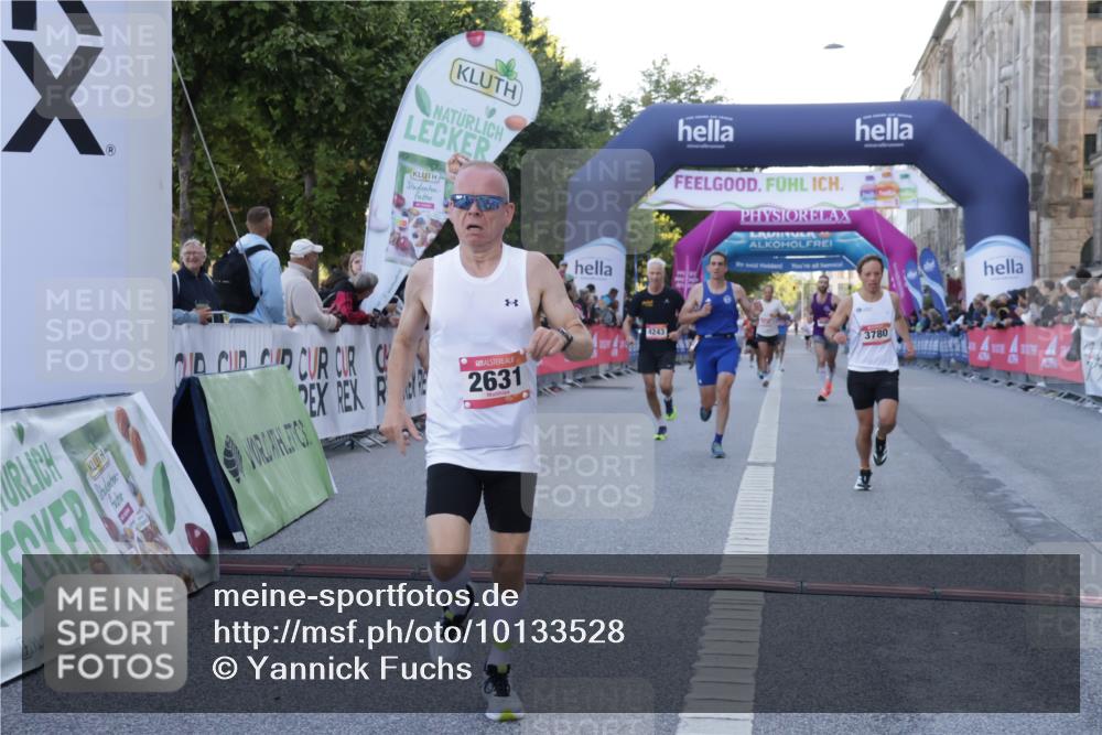 06.09.2026 - CURREX Alsterlauf Yannick Fuchs http://msf.ph/oto/10133528 06.09.2026 09:41:09 Ziel 2631, 3780, 3997, 4172, 4243, 5623, 6024, 6080, 8061 meine-sportfotos.de