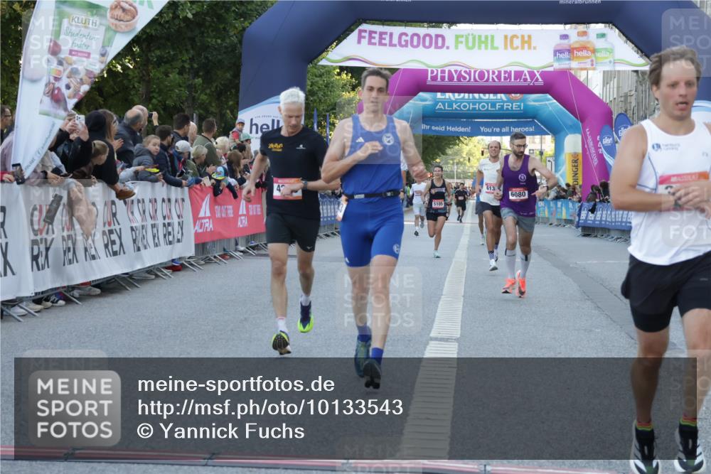 06.09.2026 - CURREX Alsterlauf Yannick Fuchs http://msf.ph/oto/10133543 06.09.2026 09:41:10 Ziel 2631, 3780, 3997, 4172, 4243, 5623, 6024, 6080, 6135 meine-sportfotos.de