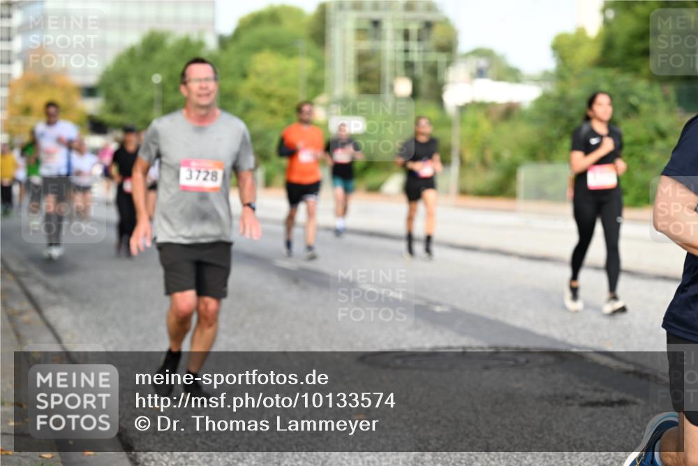 06.09.2026 - CURREX Alsterlauf Dr. Thomas Lammeyer http://msf.ph/oto/10133574 06.09.2026 09:58:31 Laufen 3728 meine-sportfotos.de