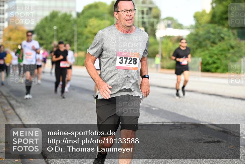 06.09.2026 - CURREX Alsterlauf Dr. Thomas Lammeyer http://msf.ph/oto/10133588 06.09.2026 09:58:32 Laufen 3728 meine-sportfotos.de