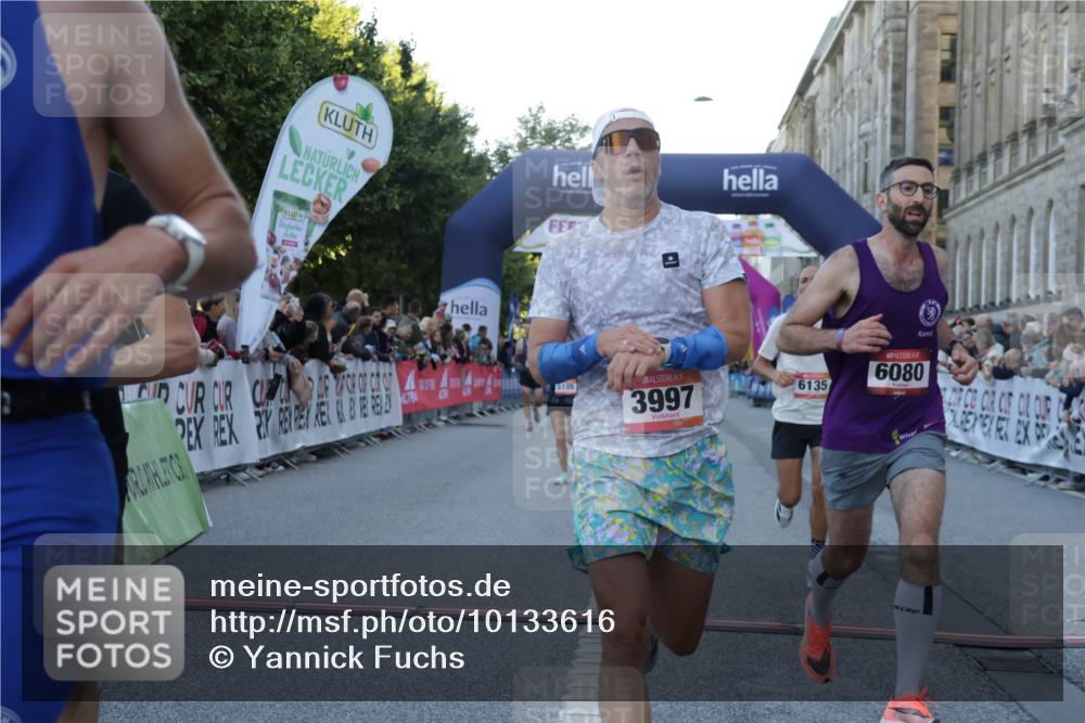 06.09.2026 - CURREX Alsterlauf Yannick Fuchs http://msf.ph/oto/10133616 06.09.2026 09:41:14 Ziel 2631, 3053, 3780, 3997, 4243, 5105, 5623, 6024, 6080, 6135 meine-sportfotos.de