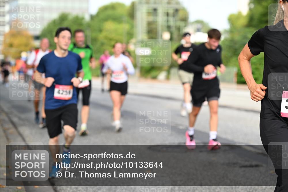 06.09.2026 - CURREX Alsterlauf Dr. Thomas Lammeyer http://msf.ph/oto/10133644 06.09.2026 09:58:37 Laufen 4254 meine-sportfotos.de