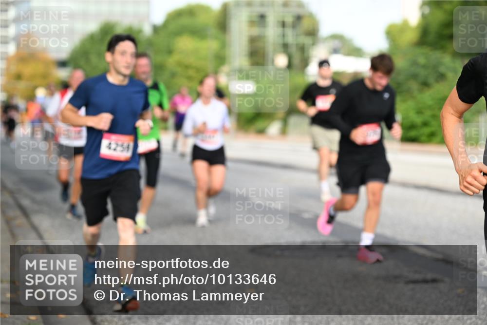 06.09.2026 - CURREX Alsterlauf Dr. Thomas Lammeyer http://msf.ph/oto/10133646 06.09.2026 09:58:37 Laufen 4254 meine-sportfotos.de