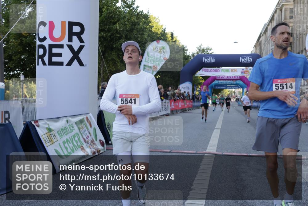 06.09.2026 - CURREX Alsterlauf Yannick Fuchs http://msf.ph/oto/10133674 06.09.2026 09:41:22 Ziel 3053, 4342, 4705, 5105, 5514, 5541, 5673, 6132, 6135 meine-sportfotos.de