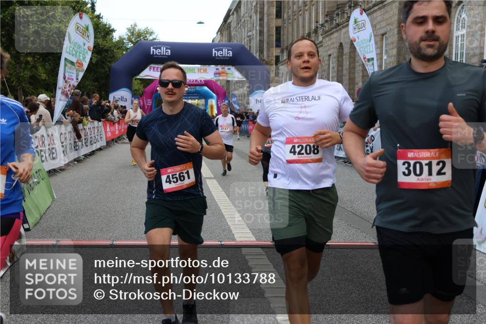 06.09.2026 - CURREX Alsterlauf Strokosch-Dieckow http://msf.ph/oto/10133788 06.09.2026 10:07:36 Ziel 2176, 2524, 3012, 3419, 3566, 3927, 4208, 4561, 5261, 5396, 5633, 5634, 6147, 6265 meine-sportfotos.de