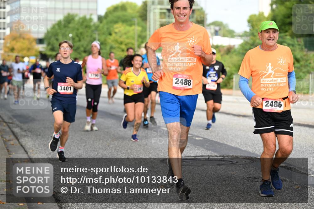 06.09.2026 - CURREX Alsterlauf Dr. Thomas Lammeyer http://msf.ph/oto/10133843 06.09.2026 09:58:56 Laufen 3401, 2025, 2488, 2025, 2486 meine-sportfotos.de