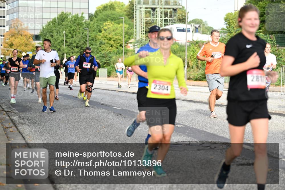 06.09.2026 - CURREX Alsterlauf Dr. Thomas Lammeyer http://msf.ph/oto/10133896 06.09.2026 09:59:01 Laufen 5539, 3613, 3521, 2304, 6152, 2389, 281 meine-sportfotos.de