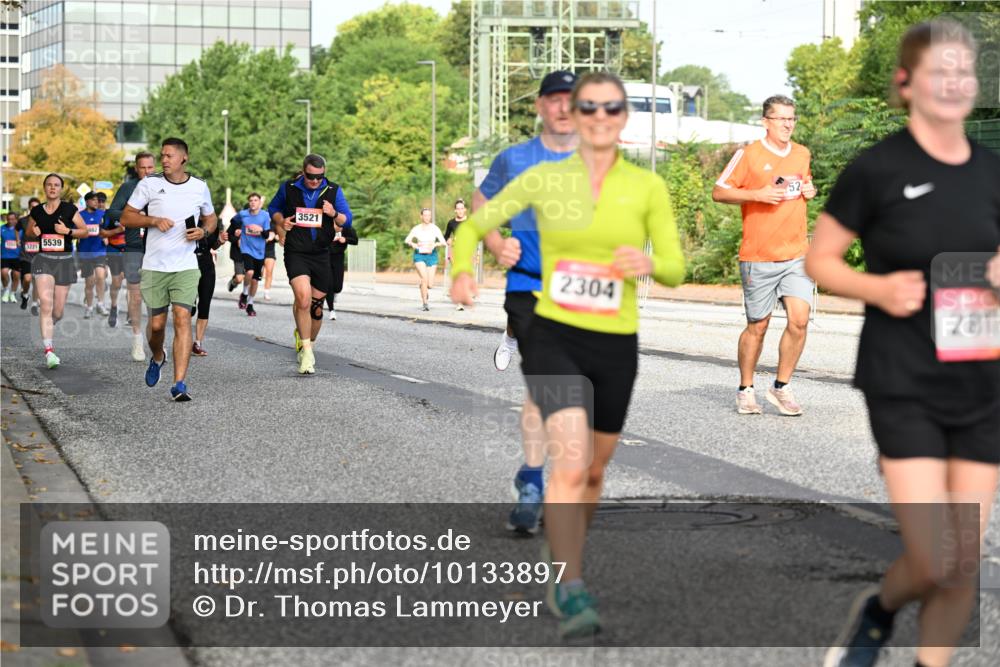 06.09.2026 - CURREX Alsterlauf Dr. Thomas Lammeyer http://msf.ph/oto/10133897 06.09.2026 09:59:01 Laufen 3221, 5539, 3521, 2304, 281 meine-sportfotos.de