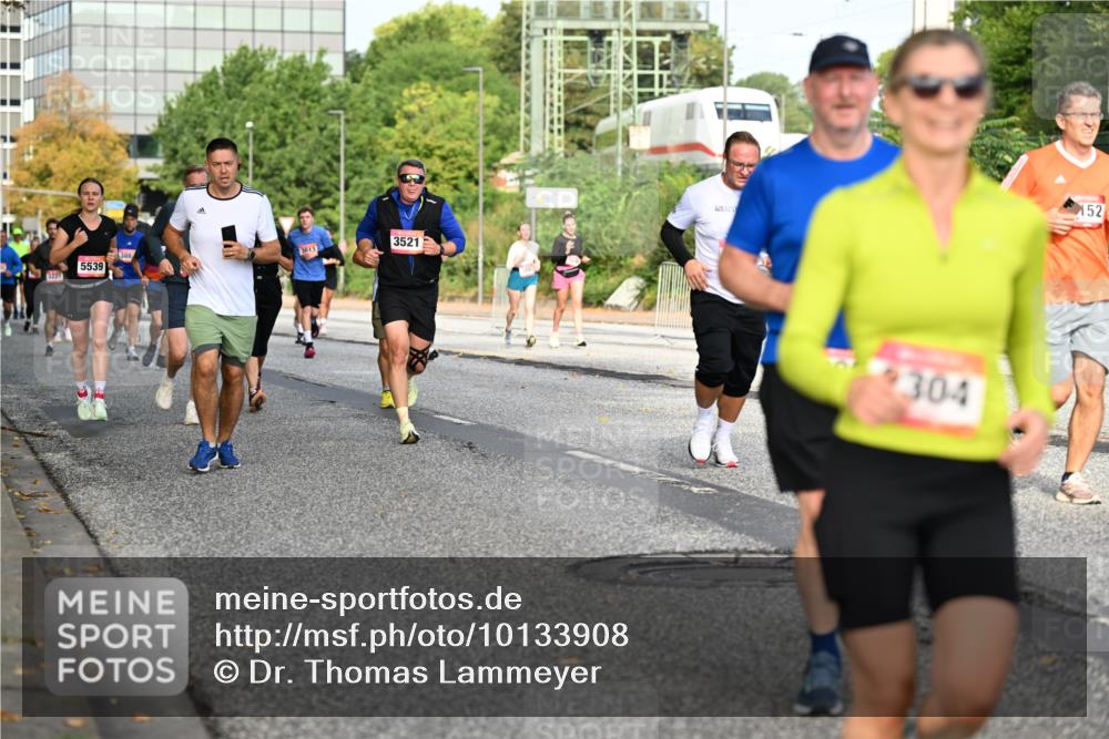 06.09.2026 - CURREX Alsterlauf Dr. Thomas Lammeyer http://msf.ph/oto/10133908 06.09.2026 09:59:02 Laufen 5539, 3613, 3521, 3221, 304, 152 meine-sportfotos.de