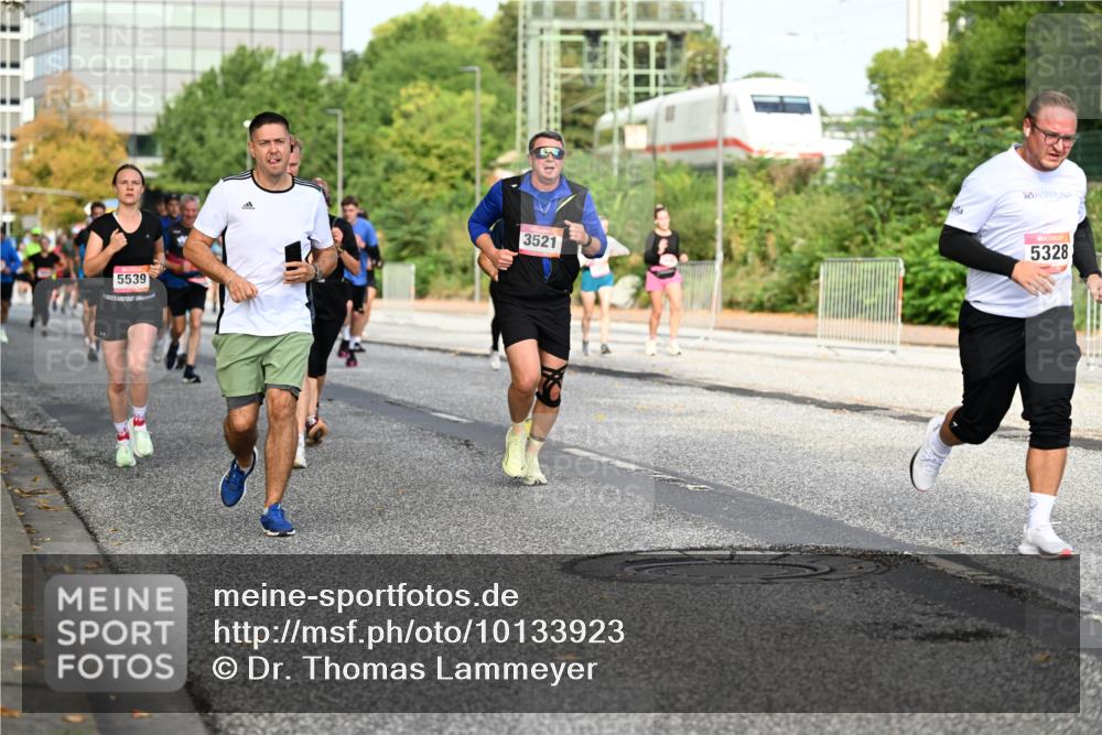 06.09.2026 - CURREX Alsterlauf Dr. Thomas Lammeyer http://msf.ph/oto/10133923 06.09.2026 09:59:03 Laufen 5539, 3521, 5328 meine-sportfotos.de
