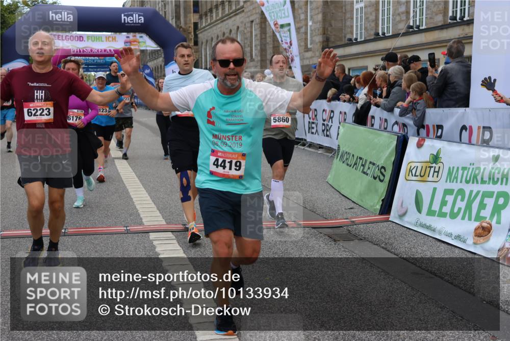 06.09.2026 - CURREX Alsterlauf Strokosch-Dieckow http://msf.ph/oto/10133934 06.09.2026 10:07:51 Ziel 1316, 2123, 2387, 2654, 2933, 3092, 3576, 3705, 3706, 3722, 3723, 3915, 3932, 4419, 4473, 5324, 5338, 5587, 5588, 5791, 5860, 6044, 6176, 6223, 6382 meine-sportfotos.de
