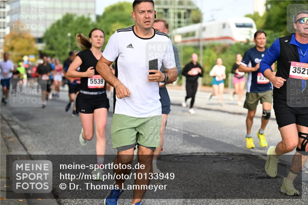 06.09.2026 - CURREX Alsterlauf Dr. Thomas Lammeyer http://msf.ph/oto/10133949 06.09.2026 09:59:06 Laufen 5539, 3521 meine-sportfotos.de