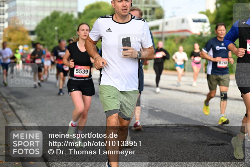 06.09.2026 - CURREX Alsterlauf Dr. Thomas Lammeyer http://msf.ph/oto/10133951 06.09.2026 09:59:06 Laufen 5539, 8261 meine-sportfotos.de