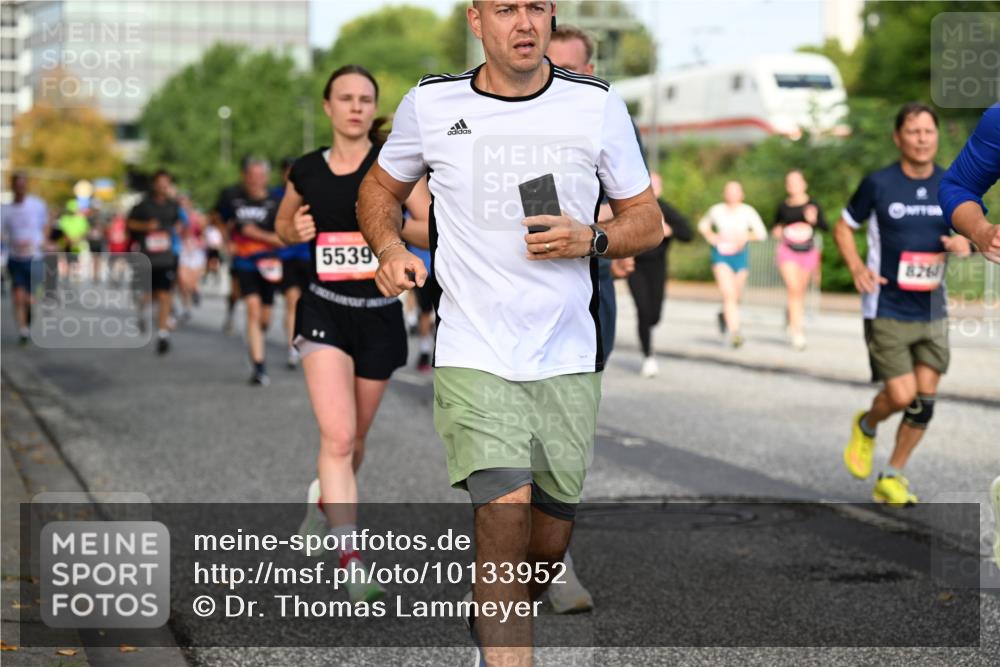 06.09.2026 - CURREX Alsterlauf Dr. Thomas Lammeyer http://msf.ph/oto/10133952 06.09.2026 09:59:06 Laufen 5539, 8261 meine-sportfotos.de