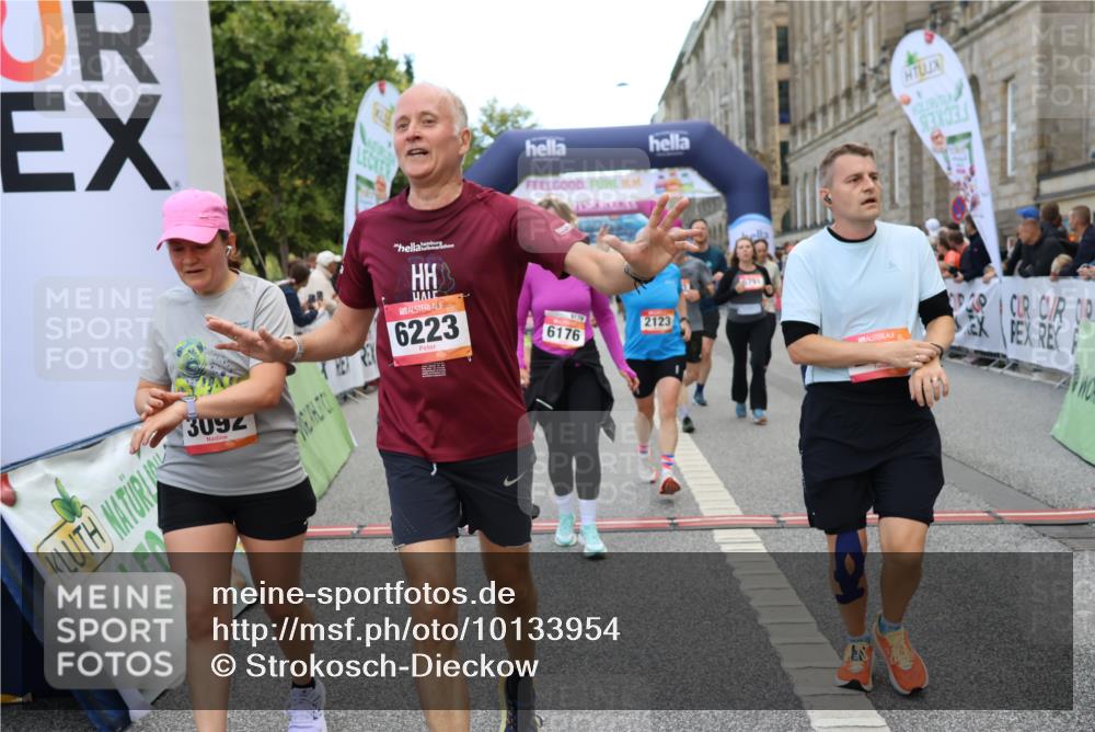 06.09.2026 - CURREX Alsterlauf Strokosch-Dieckow http://msf.ph/oto/10133954 06.09.2026 10:07:52 Ziel 1316, 2123, 2387, 2654, 2933, 3092, 3296, 3576, 3705, 3706, 3722, 3723, 3757, 3758, 3915, 3916, 3932, 4419, 4473, 5324, 5338, 5587, 5588, 5791, 5860, 6044, 6176, 6223, 6382 meine-sportfotos.de