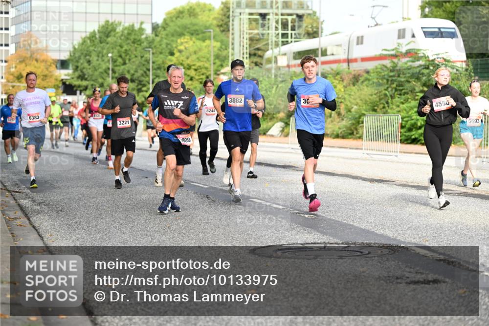 06.09.2026 - CURREX Alsterlauf Dr. Thomas Lammeyer http://msf.ph/oto/10133975 06.09.2026 09:59:08 Laufen 6383, 8121, 3221, 1177, 8244, 909, 3882, 36, 4550, 5693 meine-sportfotos.de