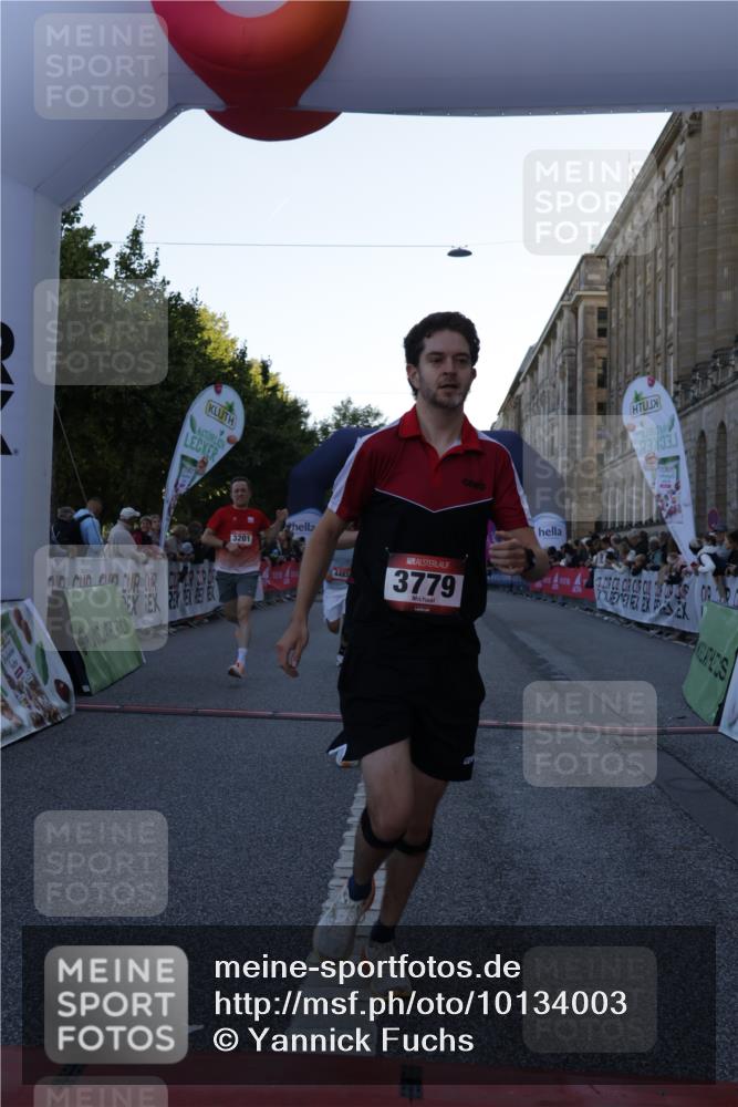 06.09.2026 - CURREX Alsterlauf Yannick Fuchs http://msf.ph/oto/10134003 06.09.2026 09:41:41 Ziel 3201, 3779, 4125, 4483, 4515, 5991 meine-sportfotos.de