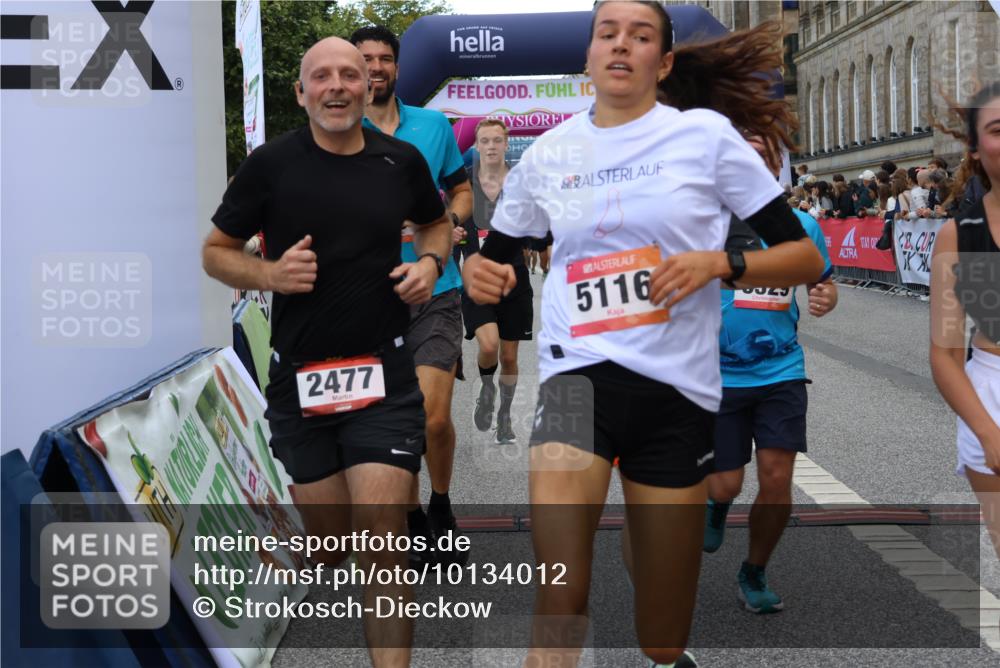 06.09.2026 - CURREX Alsterlauf Strokosch-Dieckow http://msf.ph/oto/10134012 06.09.2026 09:54:41 Ziel 2179, 2433, 2477, 3233, 3410, 3478, 3629, 4974, 5116, 5250, 5447, 5589, 5654, 5700, 5701, 6011, 6079, 6329, 6331, 6437 meine-sportfotos.de