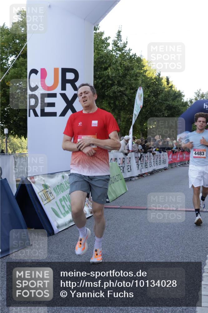 06.09.2026 - CURREX Alsterlauf Yannick Fuchs http://msf.ph/oto/10134028 06.09.2026 09:41:43 Ziel 3201, 3779, 4125, 4483, 4515, 5991 meine-sportfotos.de