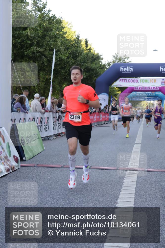 06.09.2026 - CURREX Alsterlauf Yannick Fuchs http://msf.ph/oto/10134061 06.09.2026 09:41:50 Ziel 2319, 2608, 3201, 4470, 4483, 4671 meine-sportfotos.de