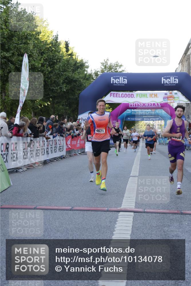 06.09.2026 - CURREX Alsterlauf Yannick Fuchs http://msf.ph/oto/10134078 06.09.2026 09:41:52 Ziel 2319, 2608, 4470, 4671 meine-sportfotos.de