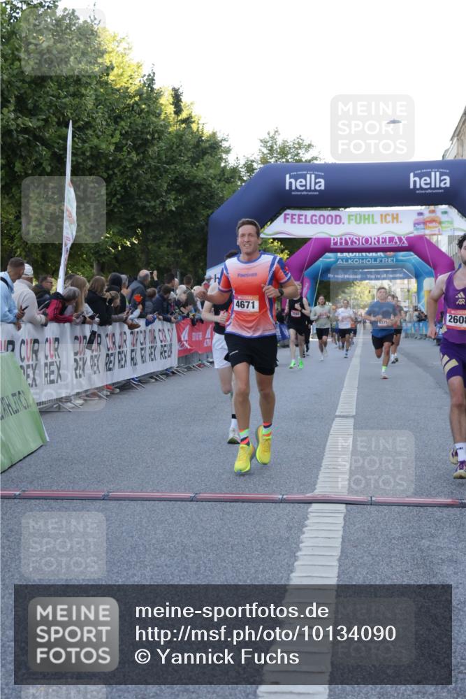 06.09.2026 - CURREX Alsterlauf Yannick Fuchs http://msf.ph/oto/10134090 06.09.2026 09:41:52 Ziel 2319, 2608, 4470, 4671 meine-sportfotos.de