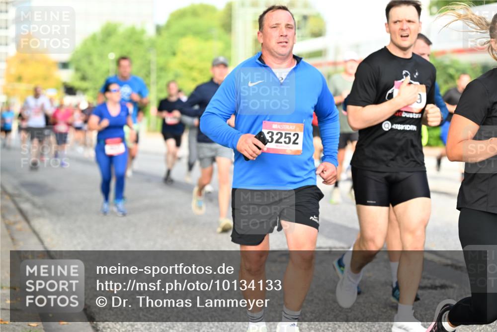 06.09.2026 - CURREX Alsterlauf Dr. Thomas Lammeyer http://msf.ph/oto/10134133 06.09.2026 09:59:21 Laufen 3252, 3 meine-sportfotos.de