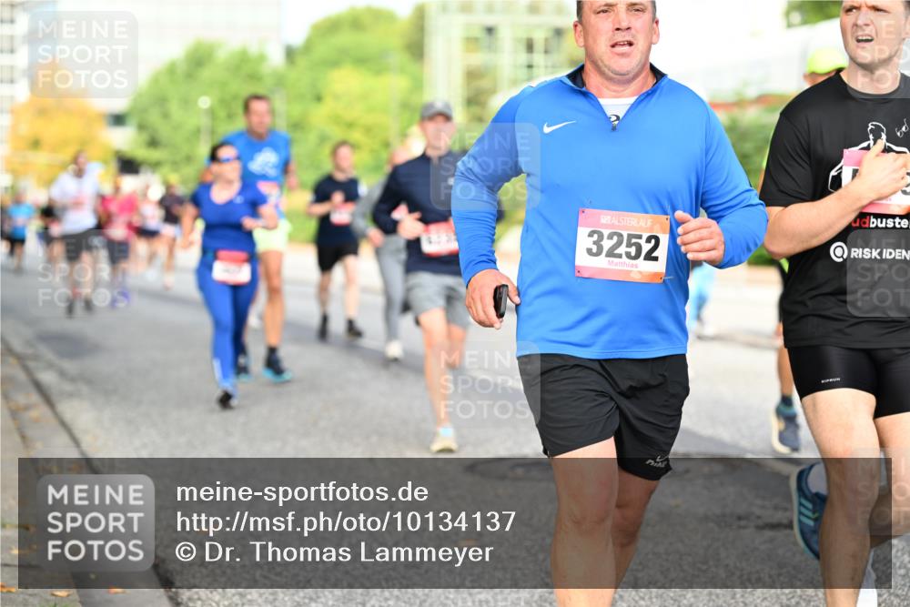 06.09.2026 - CURREX Alsterlauf Dr. Thomas Lammeyer http://msf.ph/oto/10134137 06.09.2026 09:59:21 Laufen 3252 meine-sportfotos.de