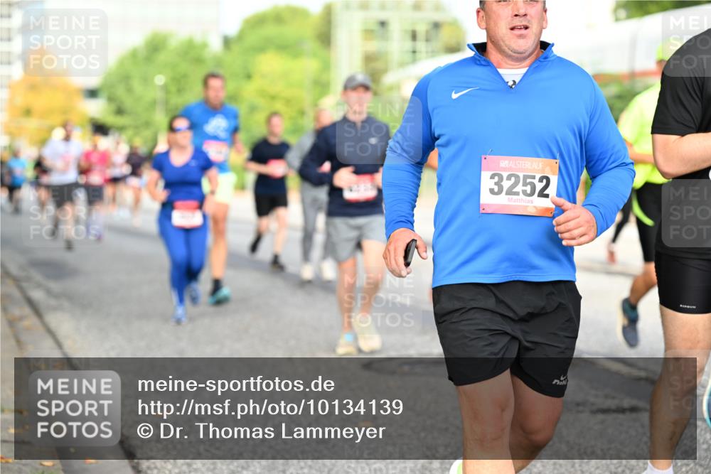 06.09.2026 - CURREX Alsterlauf Dr. Thomas Lammeyer http://msf.ph/oto/10134139 06.09.2026 09:59:22 Laufen 3252 meine-sportfotos.de
