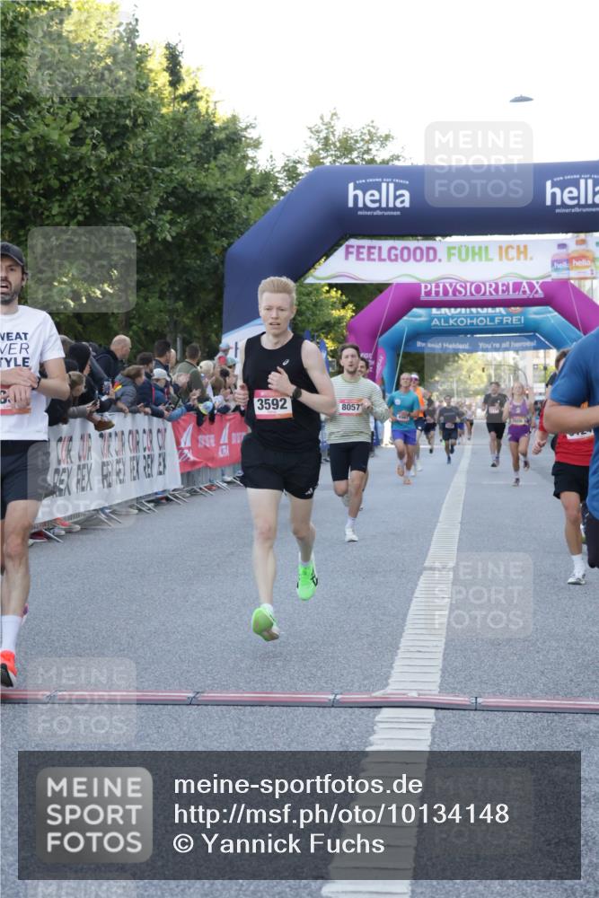 06.09.2026 - CURREX Alsterlauf Yannick Fuchs http://msf.ph/oto/10134148 06.09.2026 09:41:57 Ziel 2319, 2608, 2738, 3592, 4470, 4671, 4854, 4931, 5124, 6375, 8057, 8148 meine-sportfotos.de