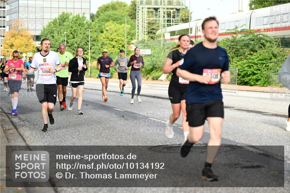 06.09.2026 - CURREX Alsterlauf Dr. Thomas Lammeyer http://msf.ph/oto/10134192 06.09.2026 09:59:26 Laufen 2741, 24, 5866, 196, 4454, 4229, 4194, 305 meine-sportfotos.de