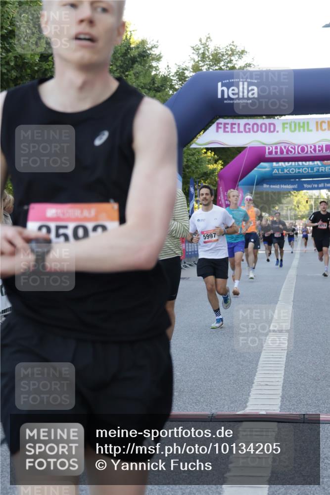 06.09.2026 - CURREX Alsterlauf Yannick Fuchs http://msf.ph/oto/10134205 06.09.2026 09:41:59 Ziel 2606, 2608, 2738, 3592, 4470, 4671, 4854, 4931, 4967, 5124, 5997, 6375, 8057, 8148 meine-sportfotos.de