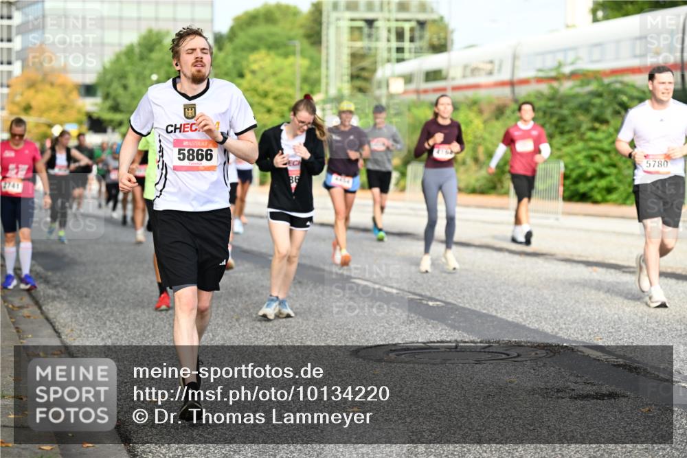 06.09.2026 - CURREX Alsterlauf Dr. Thomas Lammeyer http://msf.ph/oto/10134220 06.09.2026 09:59:28 Laufen 2741, 5866, 86, 4454, 5780 meine-sportfotos.de
