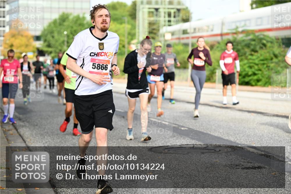 06.09.2026 - CURREX Alsterlauf Dr. Thomas Lammeyer http://msf.ph/oto/10134224 06.09.2026 09:59:28 Laufen 24, 5866 meine-sportfotos.de