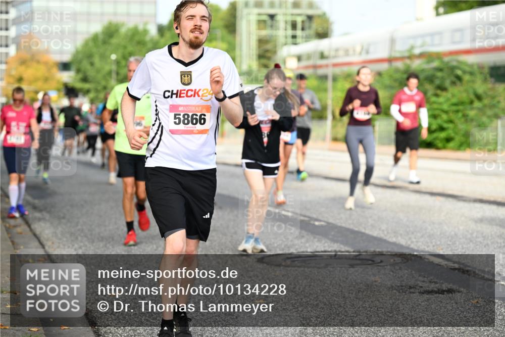 06.09.2026 - CURREX Alsterlauf Dr. Thomas Lammeyer http://msf.ph/oto/10134228 06.09.2026 09:59:29 Laufen 24, 5866 meine-sportfotos.de
