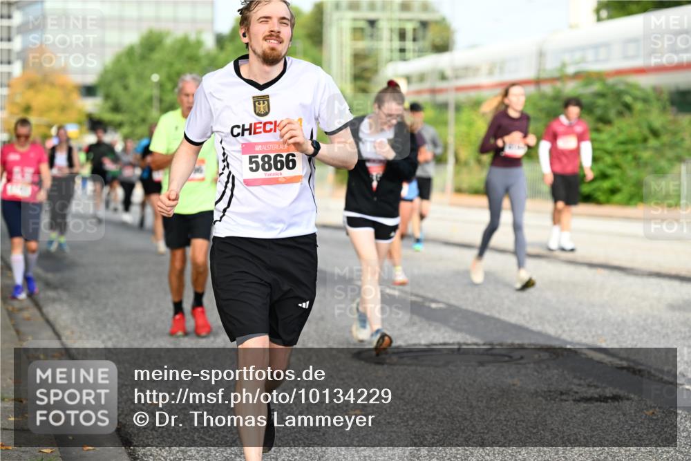 06.09.2026 - CURREX Alsterlauf Dr. Thomas Lammeyer http://msf.ph/oto/10134229 06.09.2026 09:59:29 Laufen 5866 meine-sportfotos.de