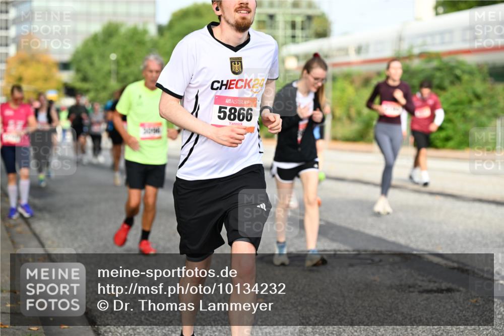 06.09.2026 - CURREX Alsterlauf Dr. Thomas Lammeyer http://msf.ph/oto/10134232 06.09.2026 09:59:29 Laufen 24, 5866 meine-sportfotos.de