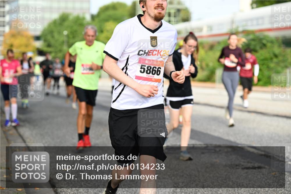 06.09.2026 - CURREX Alsterlauf Dr. Thomas Lammeyer http://msf.ph/oto/10134233 06.09.2026 09:59:29 Laufen 2, 5866 meine-sportfotos.de