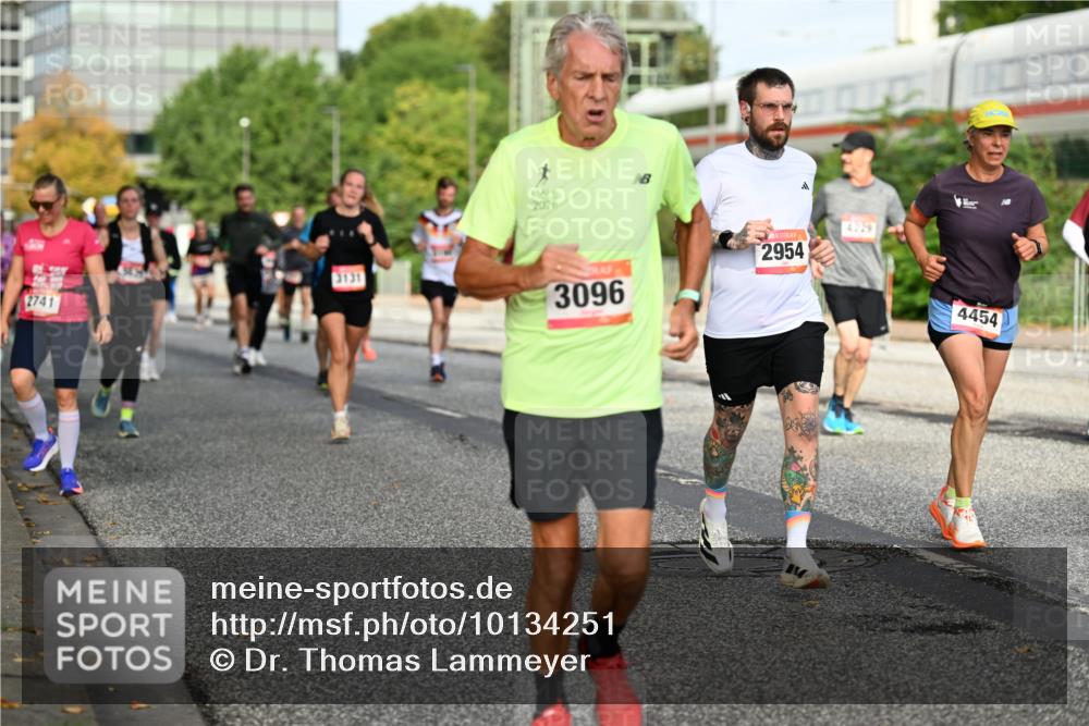 06.09.2026 - CURREX Alsterlauf Dr. Thomas Lammeyer http://msf.ph/oto/10134251 06.09.2026 09:59:31 Laufen 2741, 3096, 2954, 4229, 4454 meine-sportfotos.de