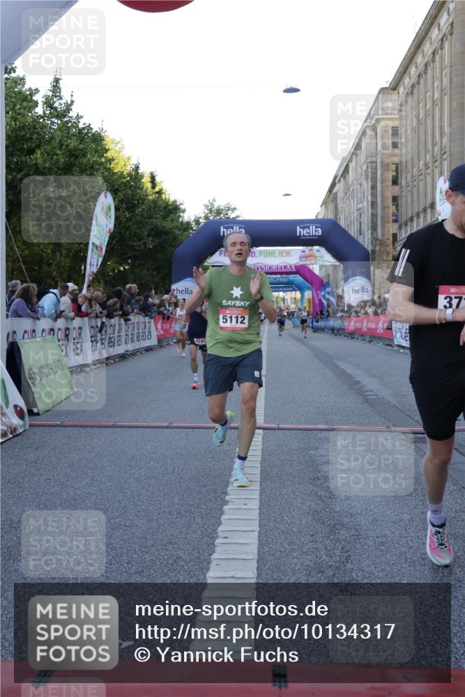 06.09.2026 - CURREX Alsterlauf Yannick Fuchs http://msf.ph/oto/10134317 06.09.2026 09:42:07 Ziel 2606, 2738, 3238, 3714, 4068, 4241, 4535, 4931, 4967, 5112, 5124, 5997, 6127, 6280, 8057, 8148 meine-sportfotos.de