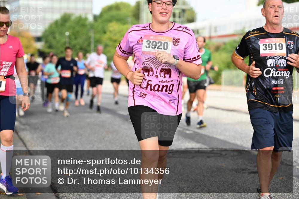06.09.2026 - CURREX Alsterlauf Dr. Thomas Lammeyer http://msf.ph/oto/10134356 06.09.2026 09:59:41 Laufen 3919, 3920 meine-sportfotos.de