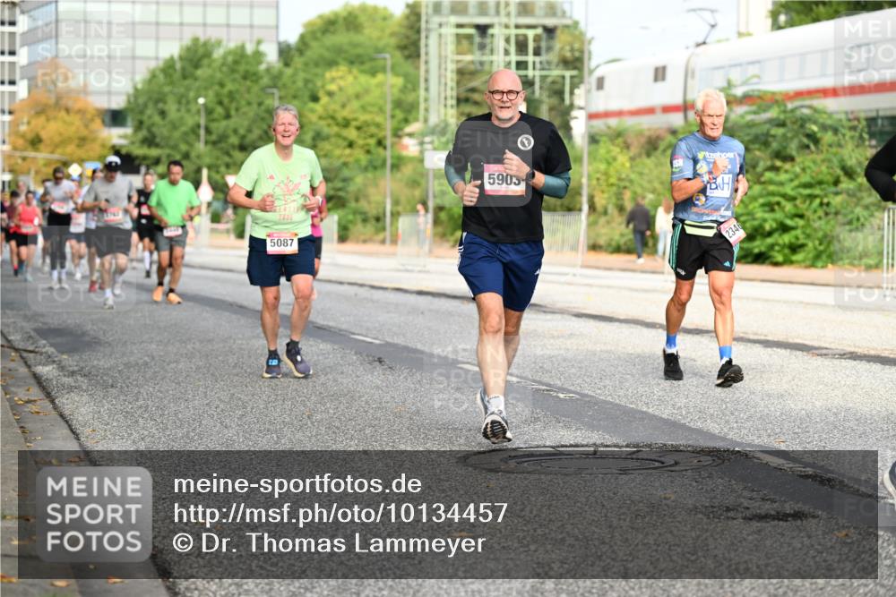 06.09.2026 - CURREX Alsterlauf Dr. Thomas Lammeyer http://msf.ph/oto/10134457 06.09.2026 09:59:49 Laufen 5087, 5905, 2346 meine-sportfotos.de