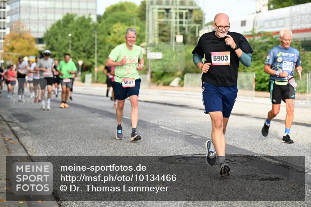 06.09.2026 - CURREX Alsterlauf Dr. Thomas Lammeyer http://msf.ph/oto/10134466 06.09.2026 09:59:50 Laufen 5087, 5903 meine-sportfotos.de