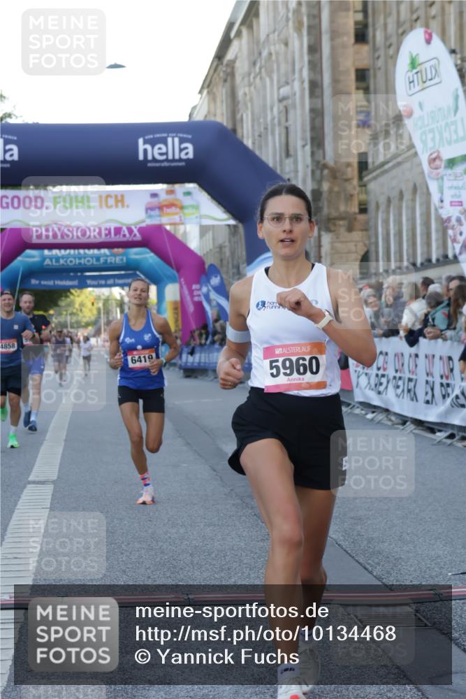 06.09.2026 - CURREX Alsterlauf Yannick Fuchs http://msf.ph/oto/10134468 06.09.2026 09:42:14 Ziel 3238, 4241, 4858, 5112, 5960, 5984, 6127, 6151, 6280, 6419, 6463 meine-sportfotos.de