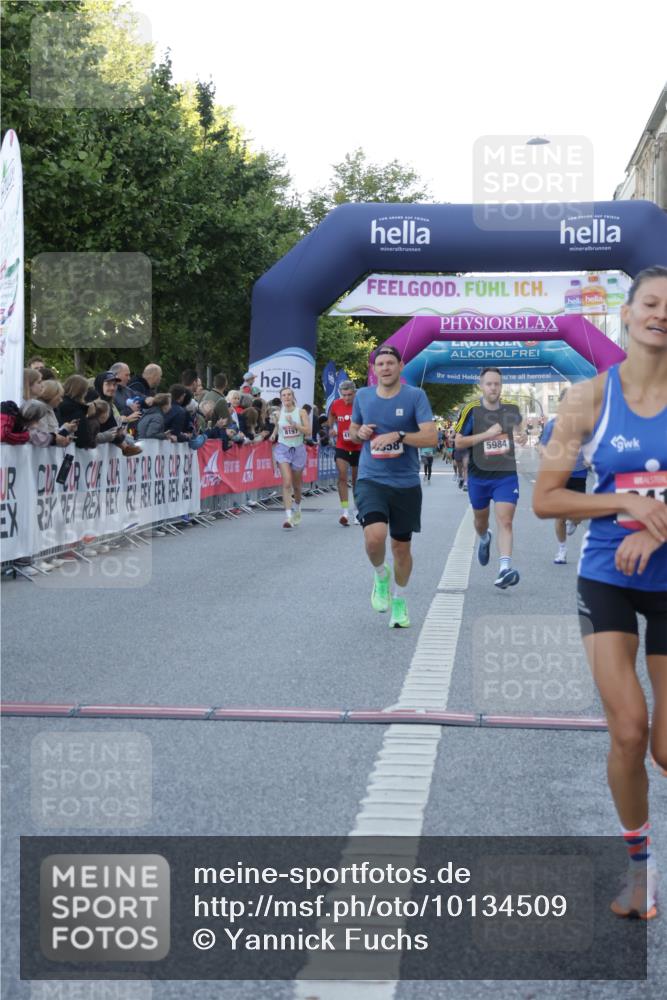 06.09.2026 - CURREX Alsterlauf Yannick Fuchs http://msf.ph/oto/10134509 06.09.2026 09:42:16 Ziel 3238, 4241, 4858, 5554, 5960, 5984, 6127, 6151, 6280, 6419, 6463 meine-sportfotos.de