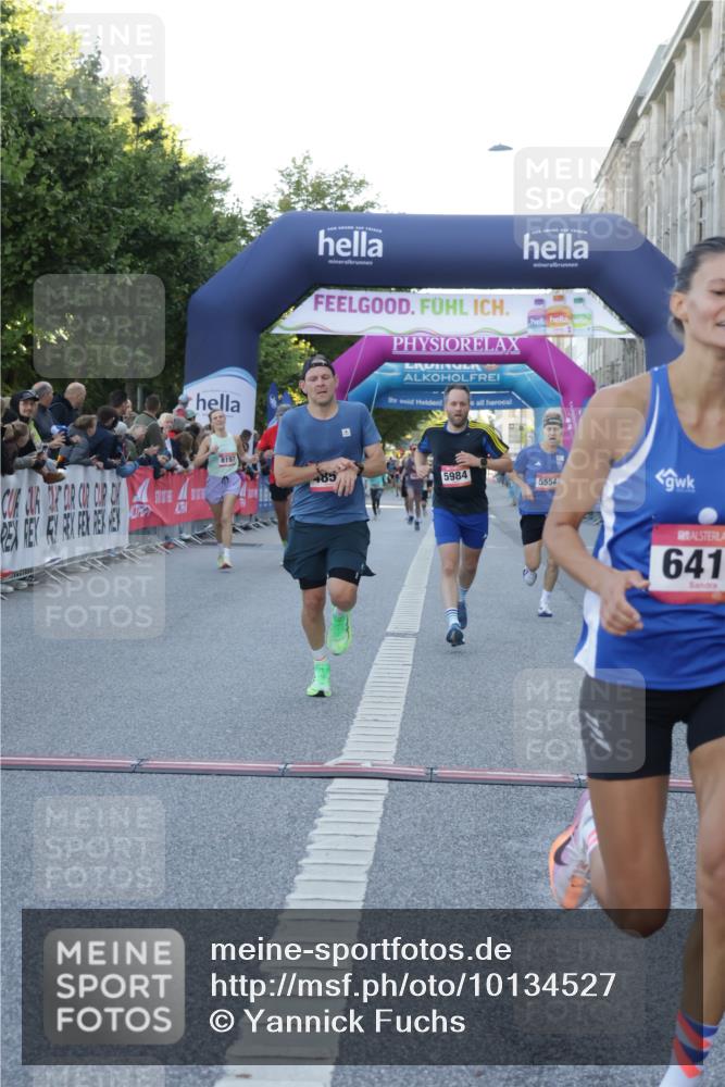 06.09.2026 - CURREX Alsterlauf Yannick Fuchs http://msf.ph/oto/10134527 06.09.2026 09:42:16 Ziel 3238, 4241, 4858, 5554, 5960, 5984, 6127, 6151, 6280, 6419, 6463 meine-sportfotos.de