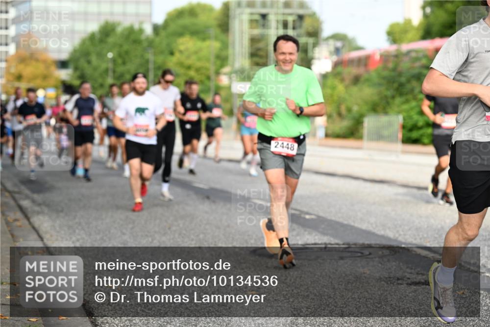 06.09.2026 - CURREX Alsterlauf Dr. Thomas Lammeyer http://msf.ph/oto/10134536 06.09.2026 09:59:56 Laufen 2448 meine-sportfotos.de